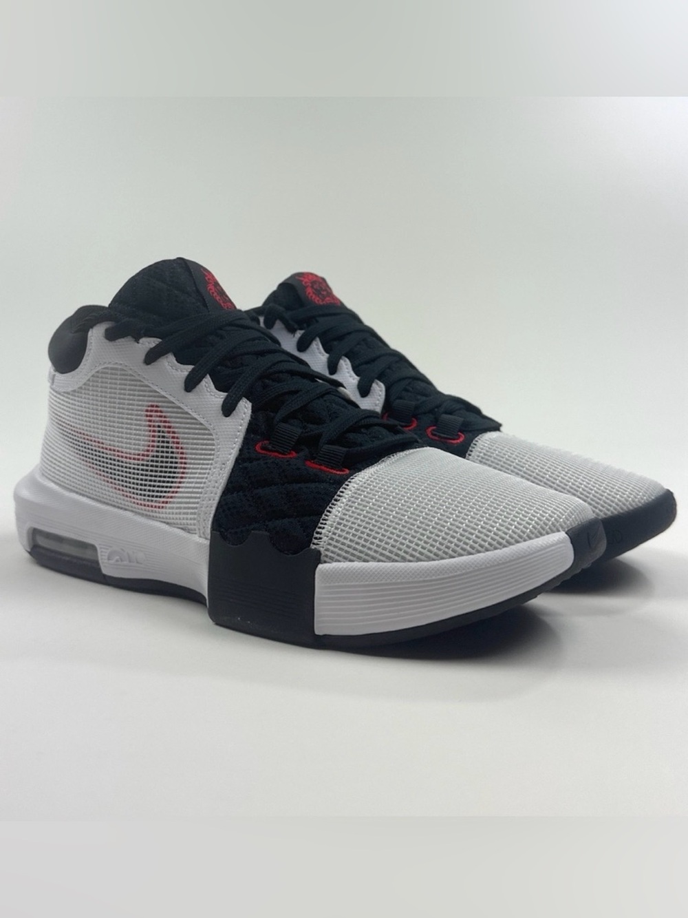 Nike LeBron Witness 8 VIII White Black Mens Size 13 Shoes Sneakers FB2239-103